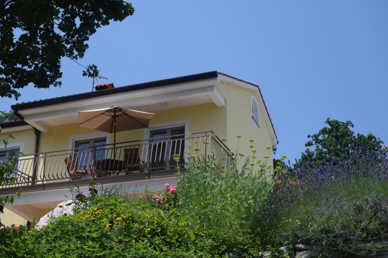 Apartments Sandra Brseč Εξωτερικό φωτογραφία