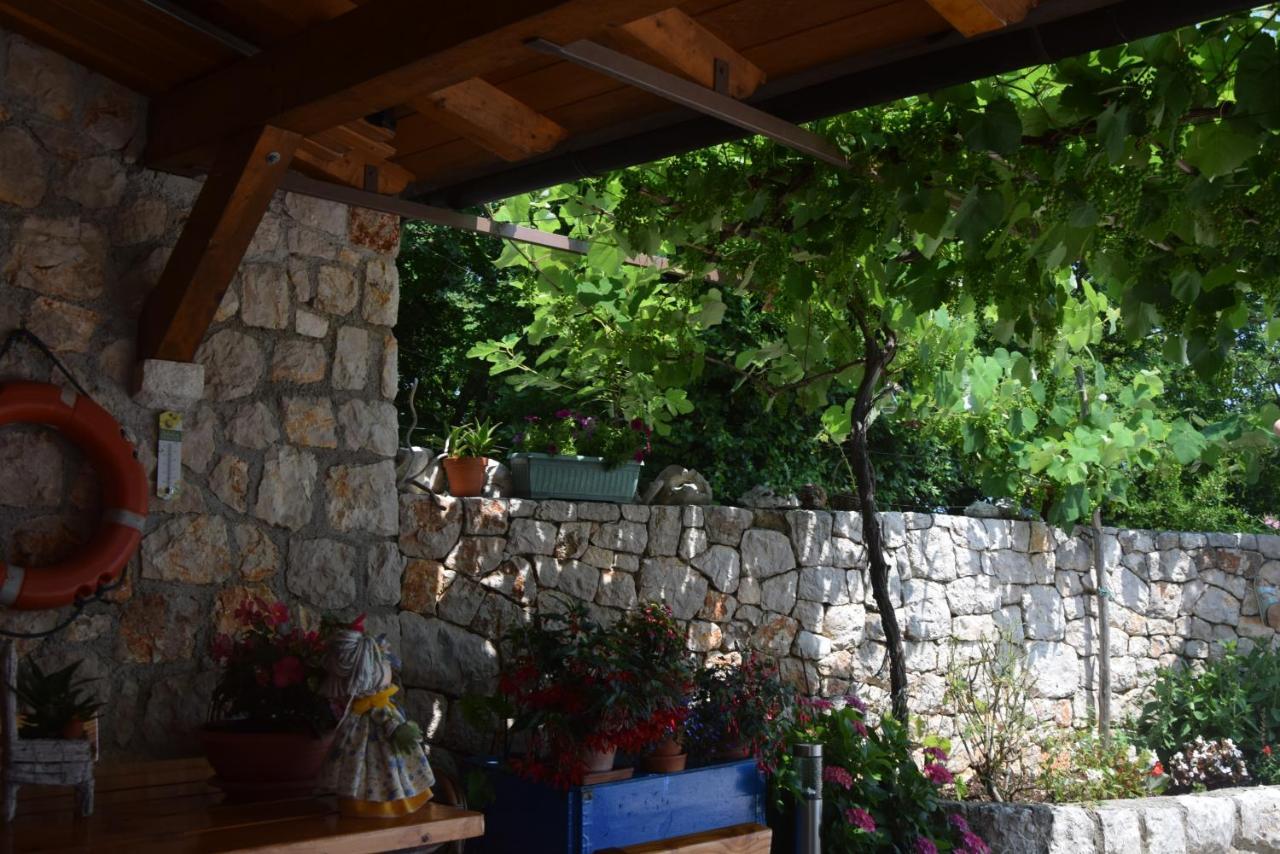 Apartments Sandra Brseč Εξωτερικό φωτογραφία