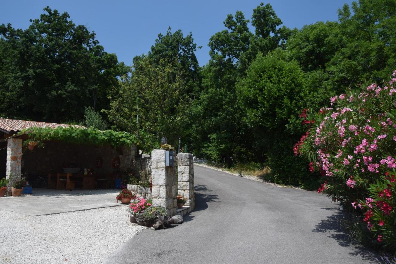 Apartments Sandra Brseč Εξωτερικό φωτογραφία