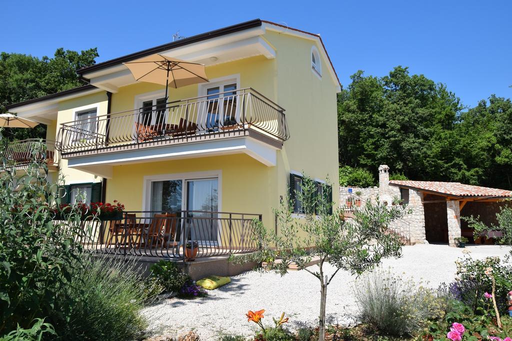 Apartments Sandra Brseč Εξωτερικό φωτογραφία
