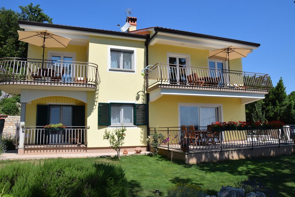 Apartments Sandra Brseč Εξωτερικό φωτογραφία