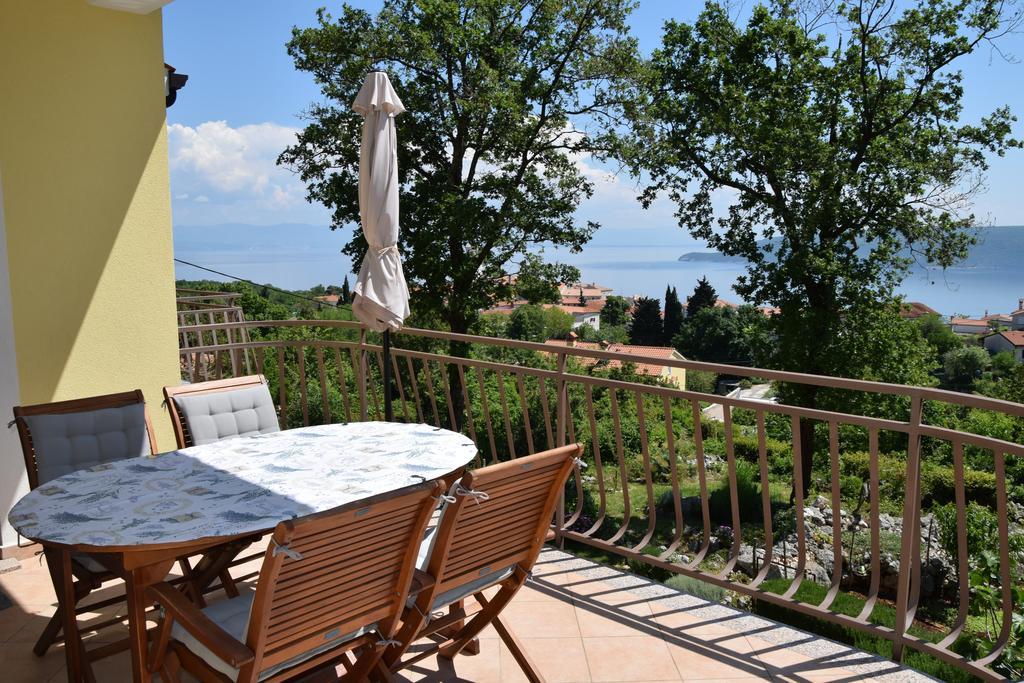 Apartments Sandra Brseč Εξωτερικό φωτογραφία